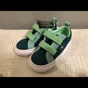 Converse suede sneaker toddler 8.5 NWT